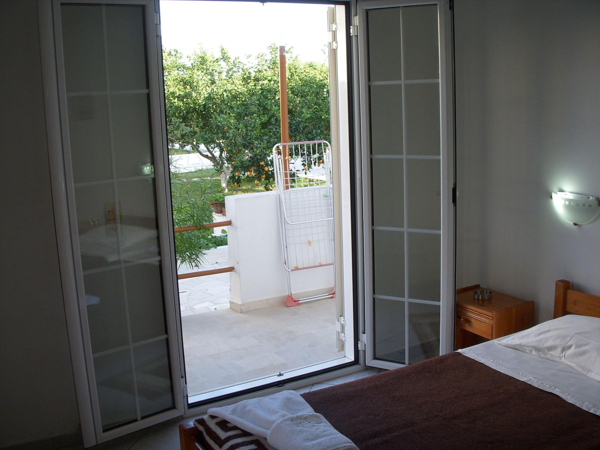 Likourgos Beach Kavos Bagian luar foto
