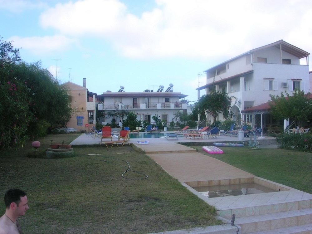 Likourgos Beach Kavos Bagian luar foto