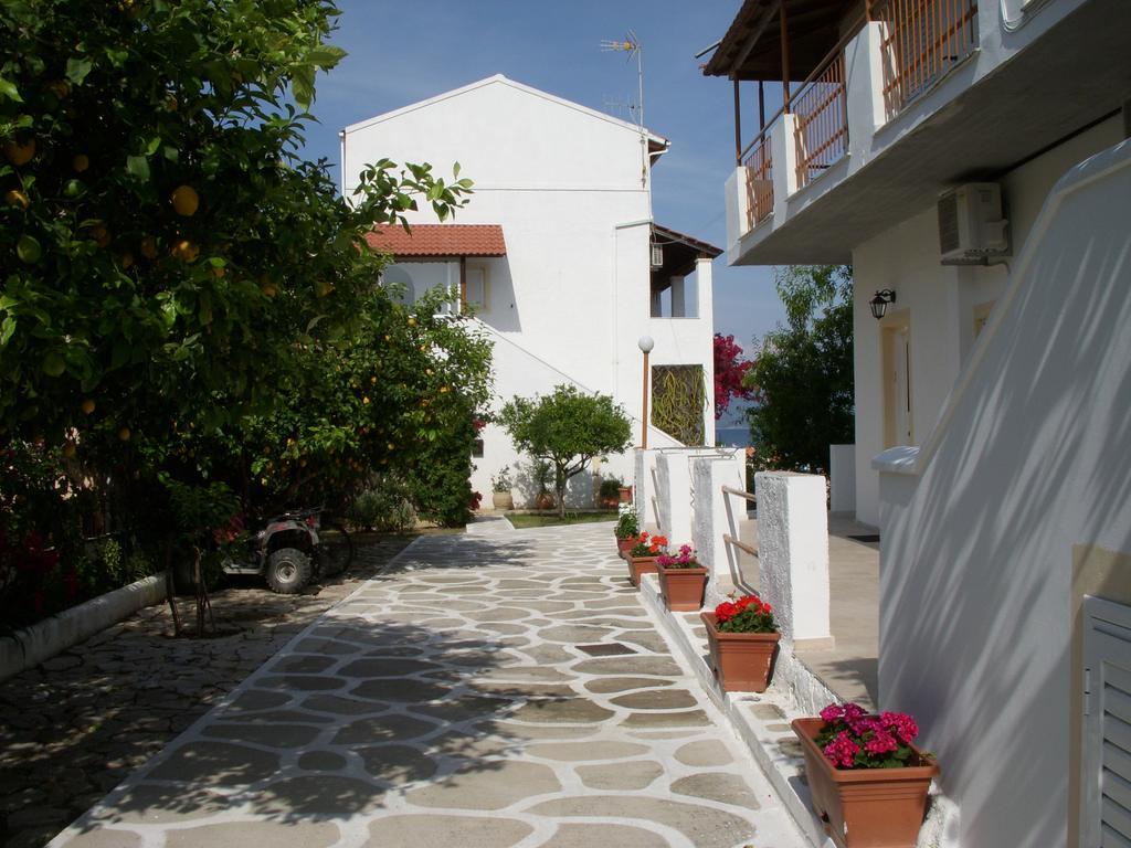 Likourgos Beach Kavos Bagian luar foto