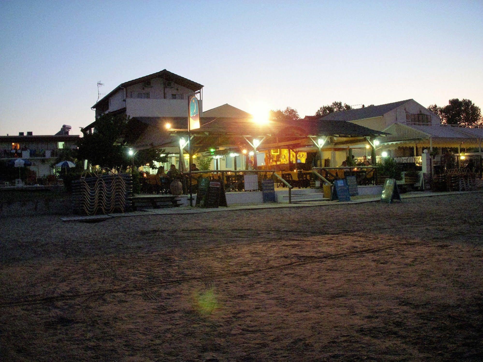 Likourgos Beach Kavos Bagian luar foto